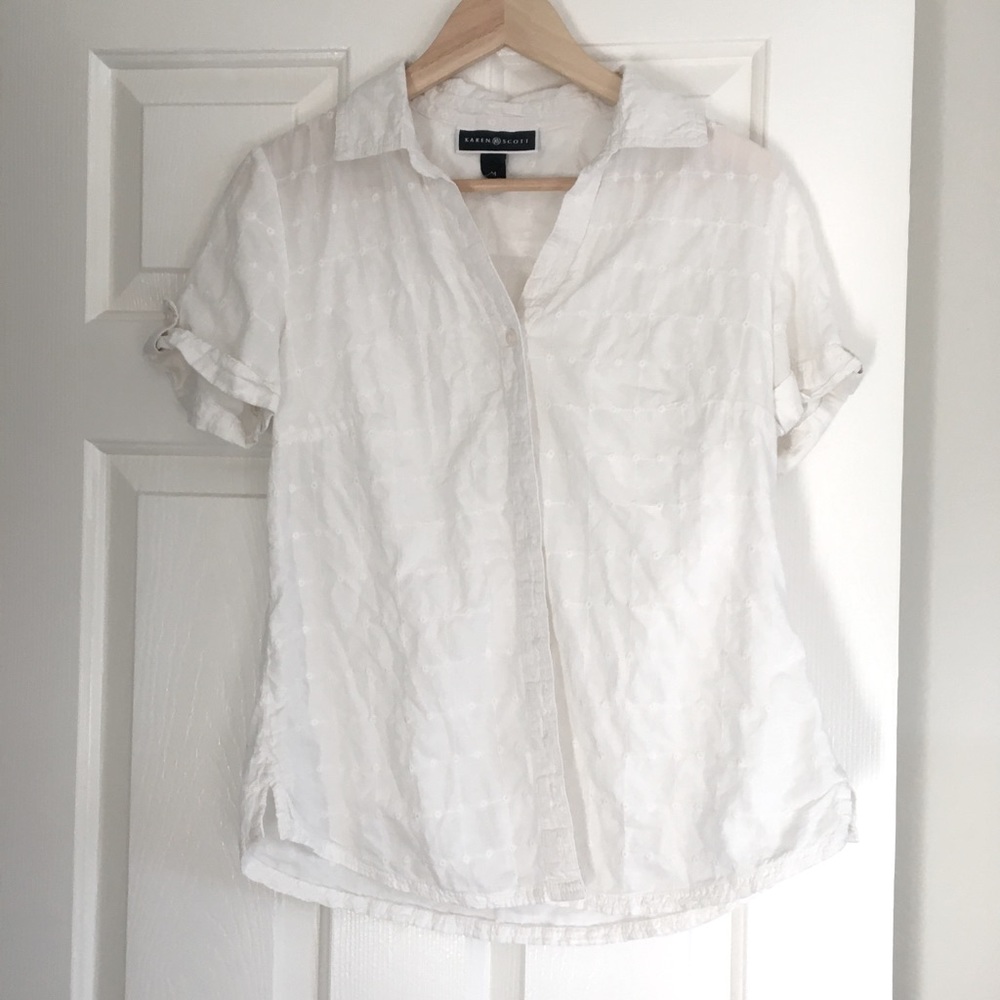 Short sleeve embroidered shirt 💚 3 for $15